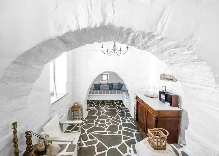 Vakantiehuis Exquisite Estate, Serene Environment Lefkes (Paros)